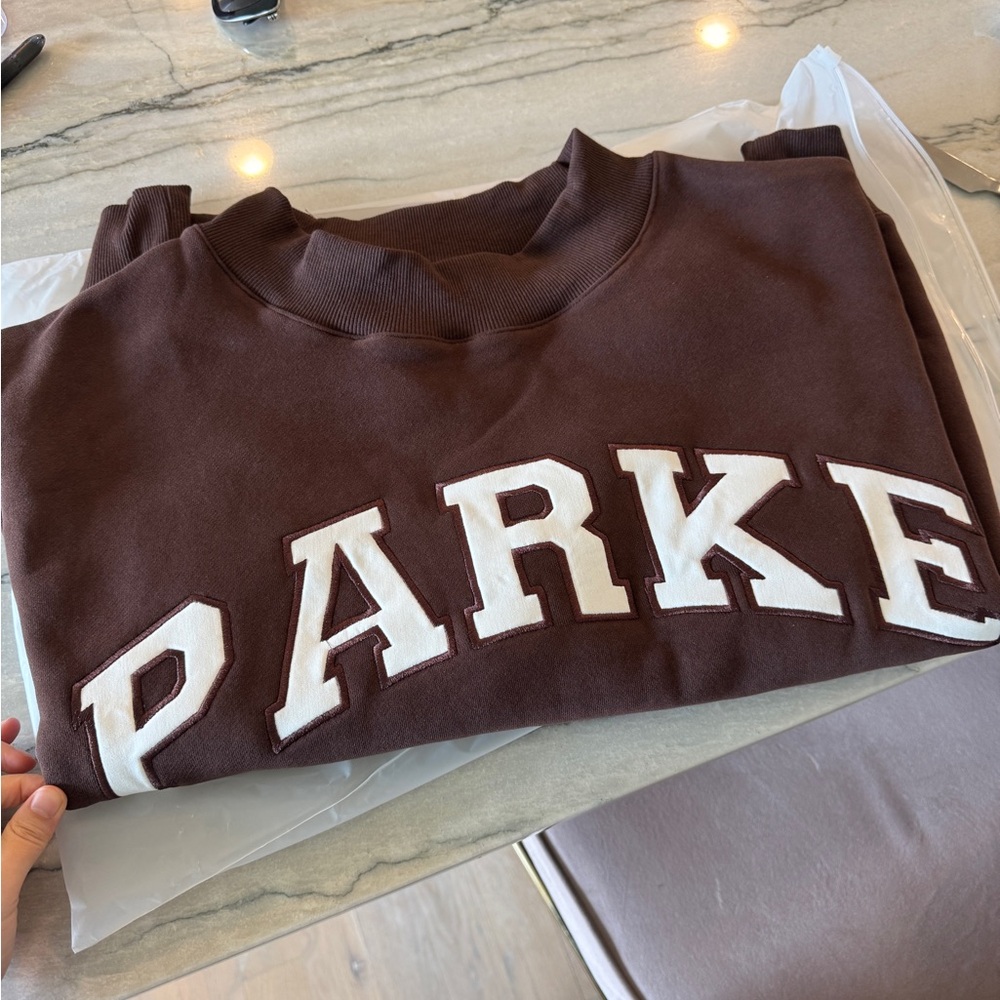 Parke mockneck varsity sweatshirt in brown
